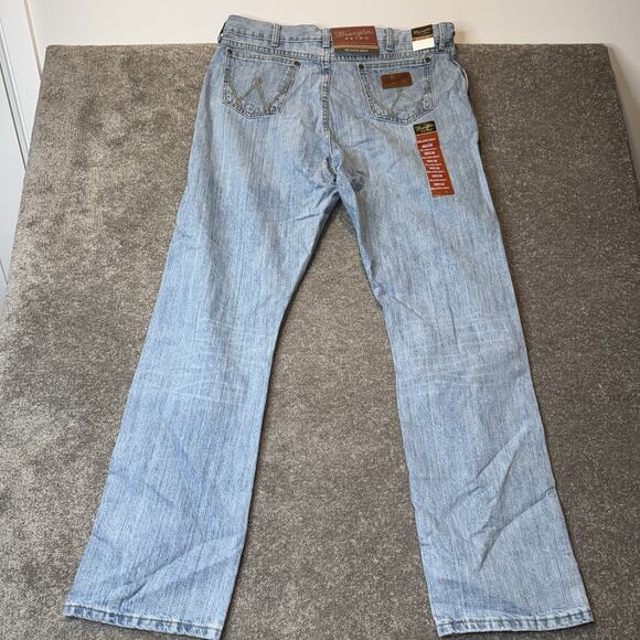 Wrangler Retro Relaxed Boot Jeans Mens 38x36 Light Wash Denim Western Fit Cowboy - Picture 8 of 14